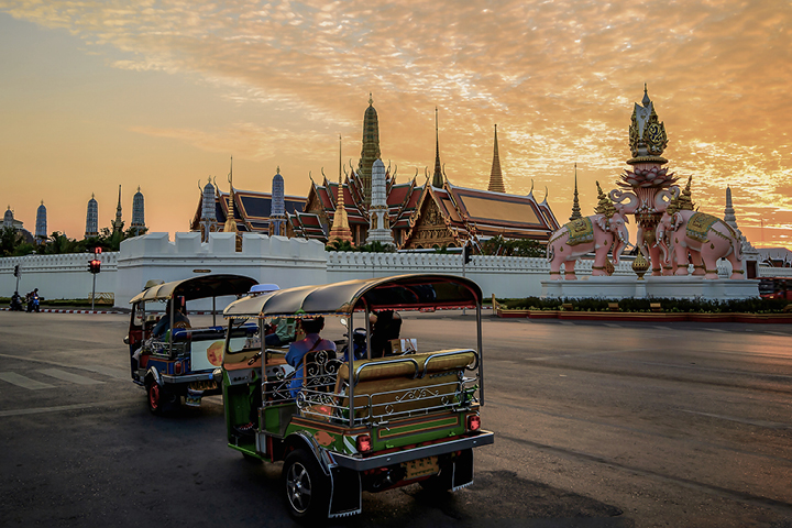 Tour De Cou Vintage - Cœurs En Serpentine - Thaïlande - Fermoir Mousqueton Légèrement Dédoré