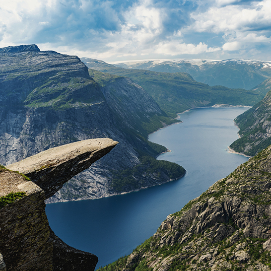 Auf dem berühmten Felsen stehen, den Wind spüren und den Blick über die endlose Weite schweifen lassen.