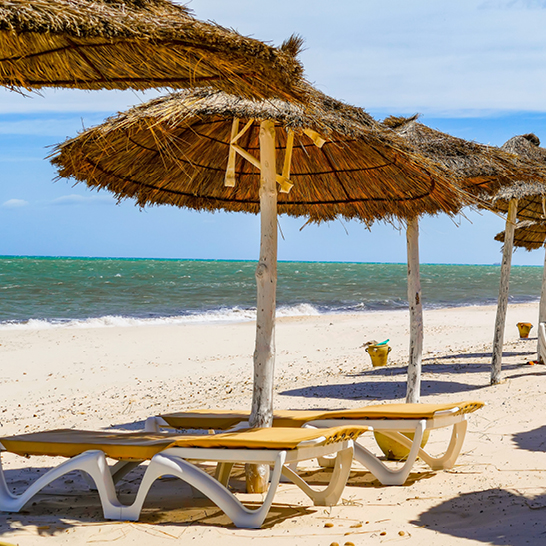 Plage méditerranéenne de Port El Kantaoui à Sousse, Tunisie.